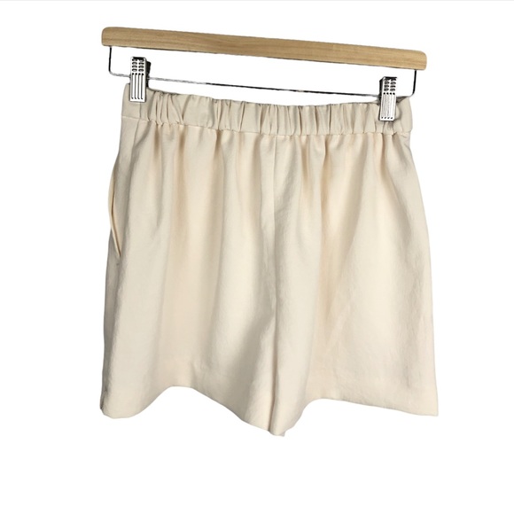 Aritzia Wilfred Free shorts - Picture 2 of 4